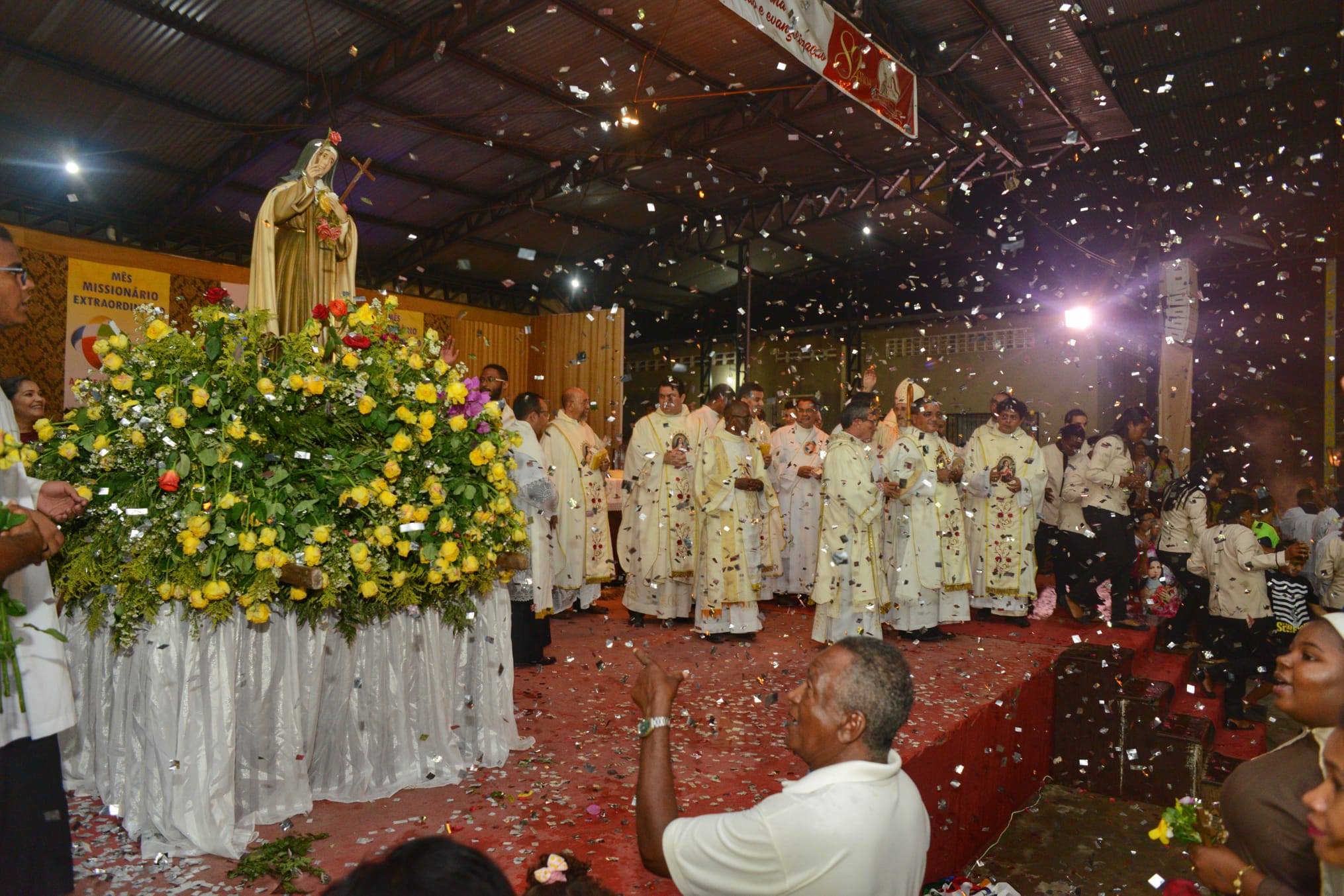 No encerramento da Festa da Padroeira, Dom Armando abre oficialmente o Mês Missionário Extraordinário